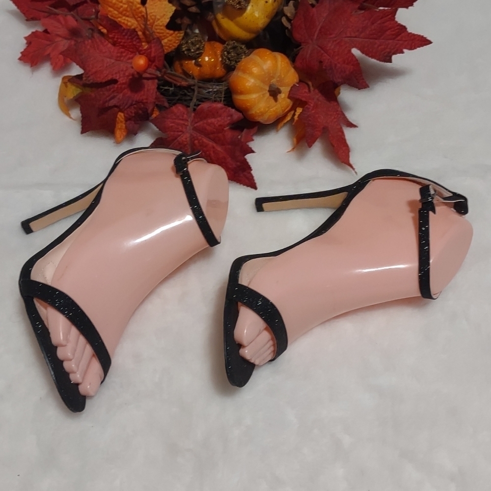 New condition heels shoes for women size 8